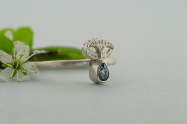 side view of the owl face ring